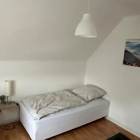 Guest house Schoene Zimmervermietung Fuer Monteure Geeignet ! Direkt Am Kanal Mit Gartennutzung!