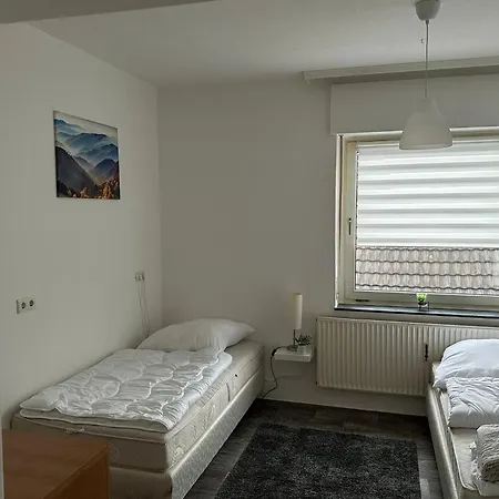 Schoene Zimmervermietung Fuer Monteure Geeignet ! Direkt Am Kanal Mit Gartennutzung! Гостевой дом