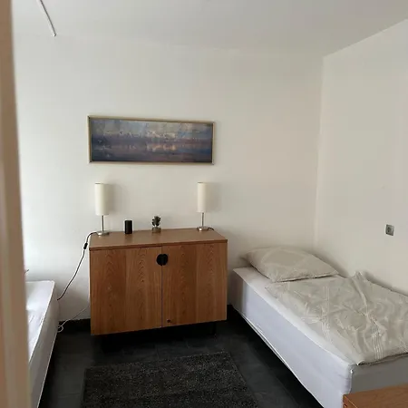 Гостевой дом Schoene Zimmervermietung Fuer Monteure Geeignet ! Direkt Am Kanal Mit Gartennutzung! *